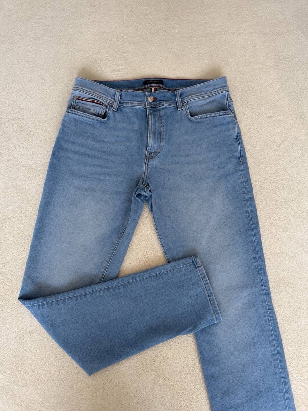 Tommy Hilfiger Menโs Light Blue Jeans Size 36x34 Stretch Denim